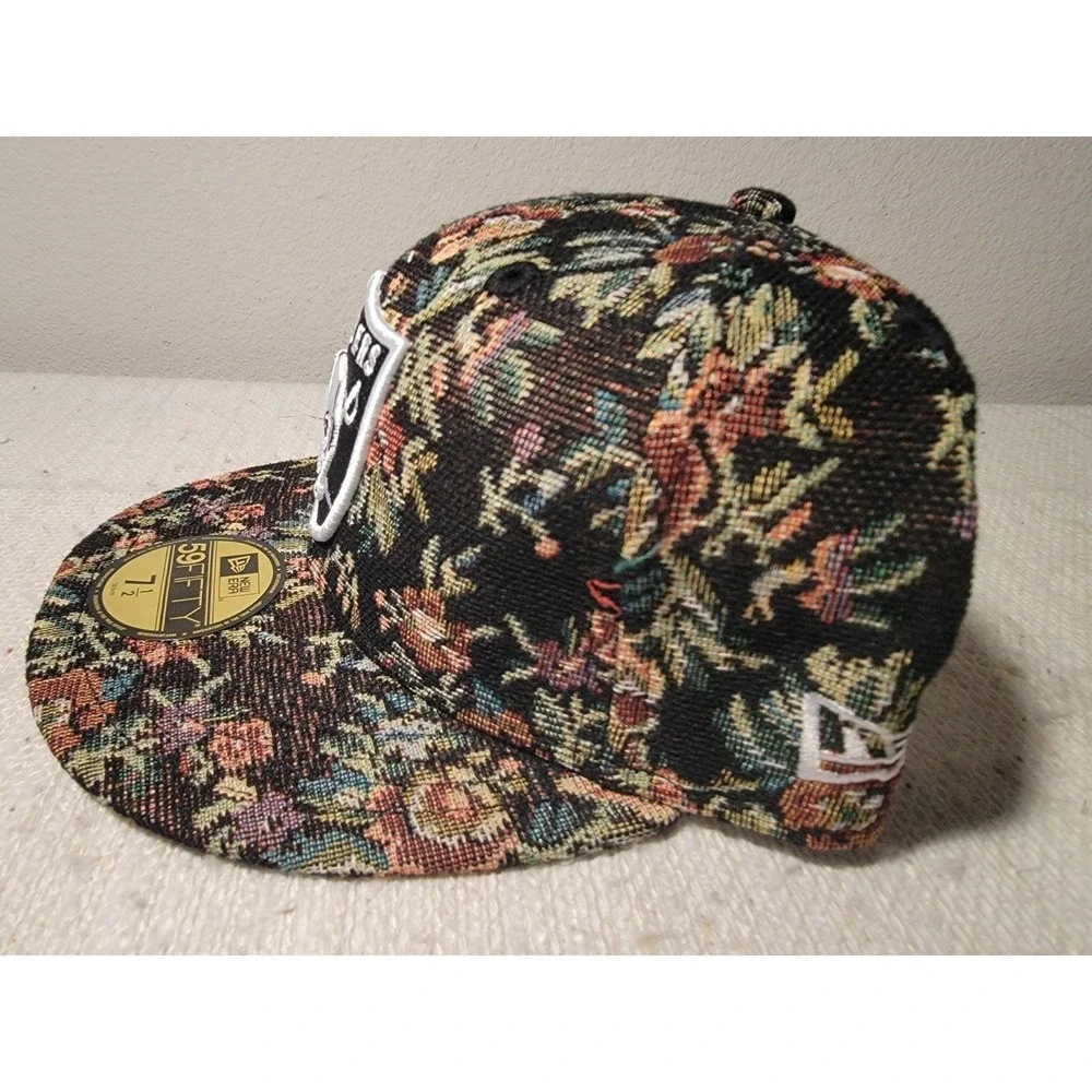 Las Vegas Raiders Hat Men Floral Corduroy 9Forty New Era Snap Back Cap 7 1/2 New